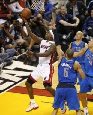 El Heat vence a Mavericks en el primero de las finales de la NBA