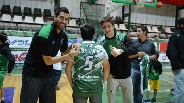 El plantel de Gimnasia Indalo tuvo su merecida despedida