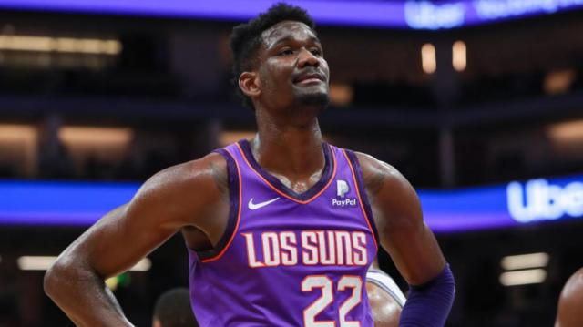 DeAndre Ayton fue suspendido por 25 juegos