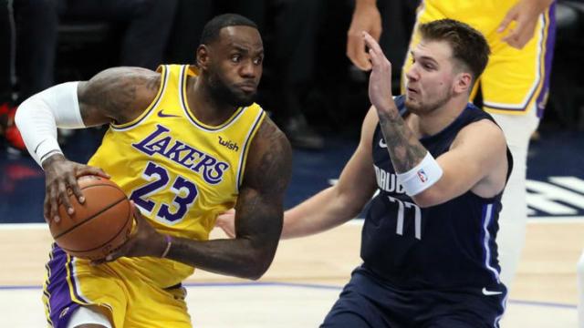 Lakers se llev la batalla ante Mavs