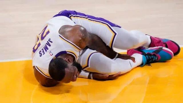 LeBron: Afuera por tiempo indefinido