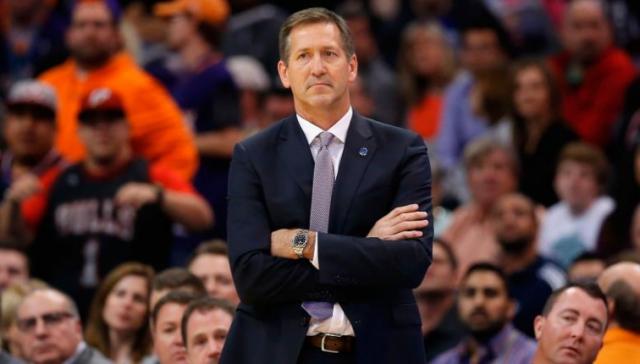 Los Suns despidieron a su entrenador