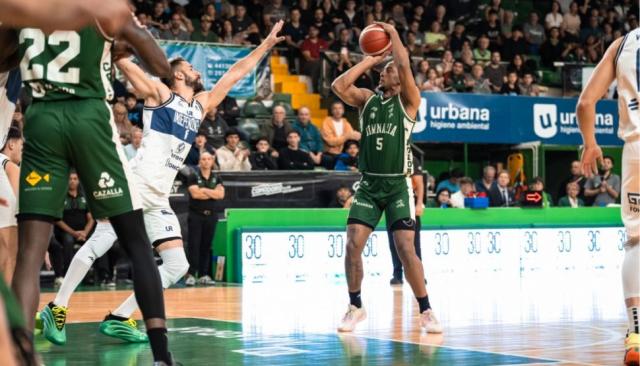 Gimnasia cumpli� con su mandato y se meti� en semis