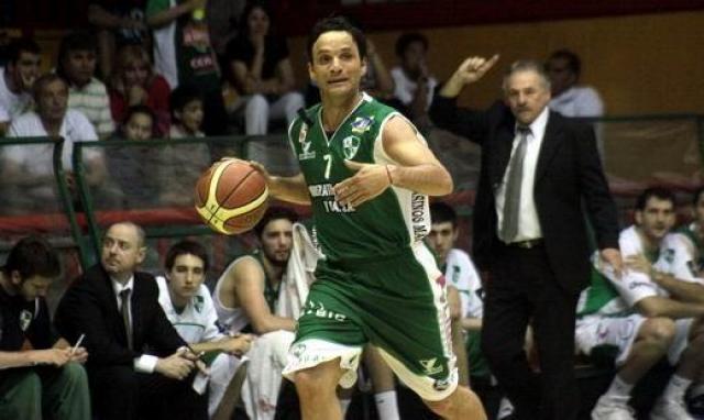 Por lesin, Atenas pierde a Lbaque