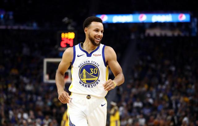 Stephen Curry retornar esta noche