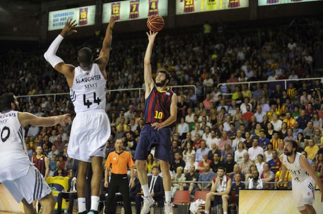 Una lluvia de triples del Barcelona dejan sin opcin al Madrid