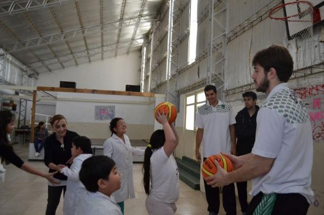 Gimnasia regal sonrisas en la escuela 519