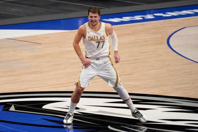 Luka Doncic brill en victoria de Mavericks