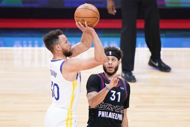 Warriors derrib a Sixers con Stephen Curry en llamas