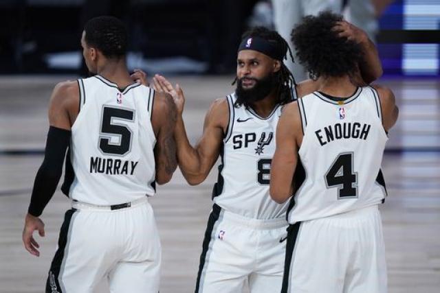 San Antonio Spurs suea con los Playoffs