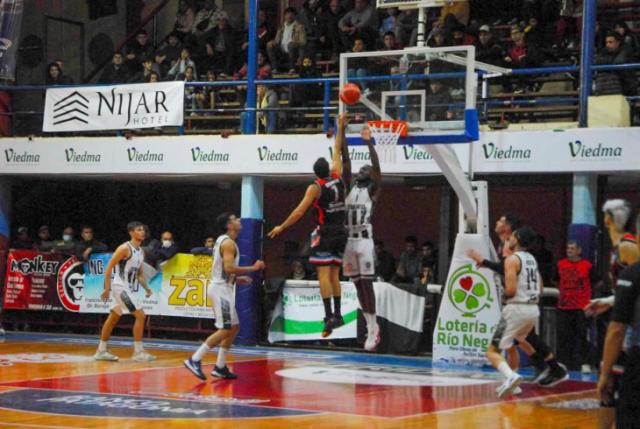 Inclinaron la cancha