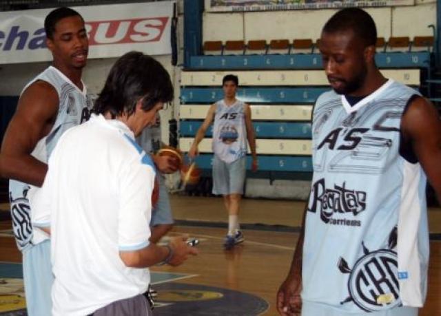 Jerome Meyinsse ya entrena con Regatas Corrientes