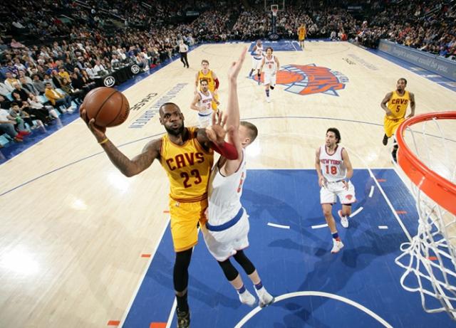 LeBron y Love guiaron a Cleveland