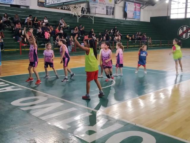 Mini basquet femenino y cuadrangulares finales en Rosario